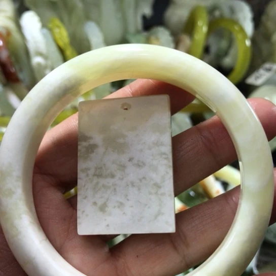 岫玉未镶嵌吊坠59.60