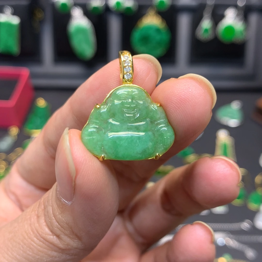 翡翠未镶嵌颈饰有纹