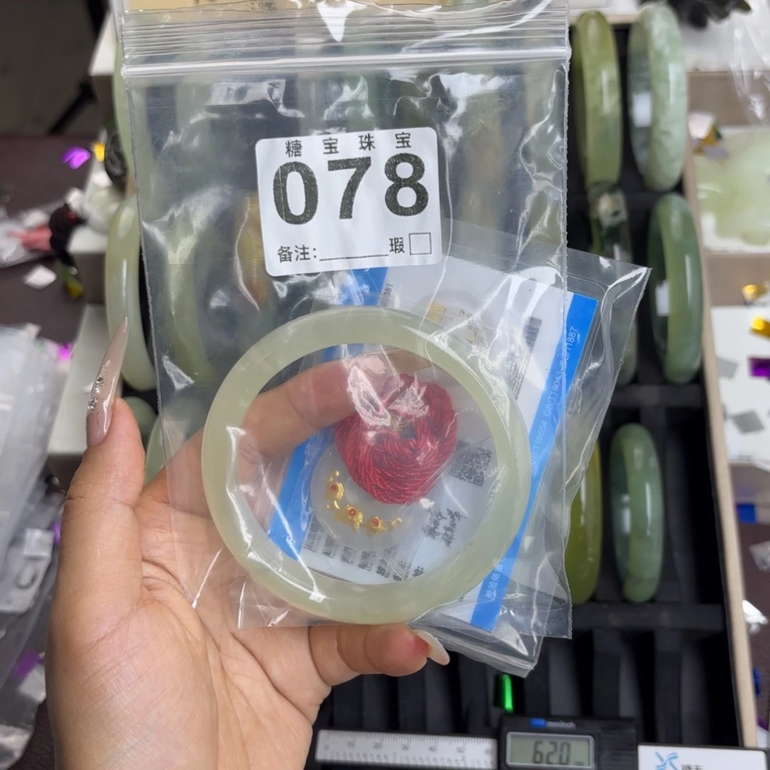 未镶嵌蛇纹石玉手镯小**?