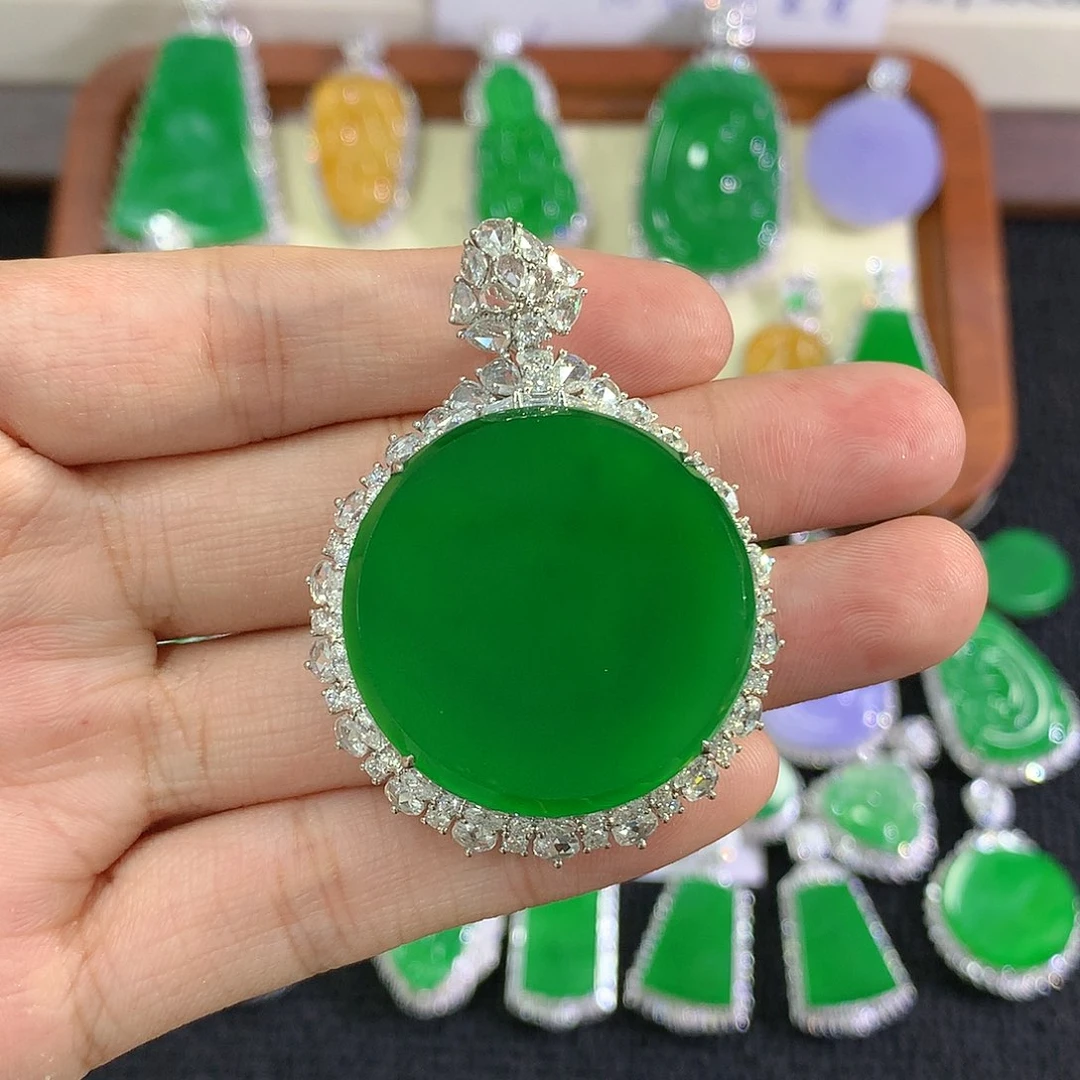 【闪购商品】吊坠(不含链)18K金镶嵌翡翠圆牌