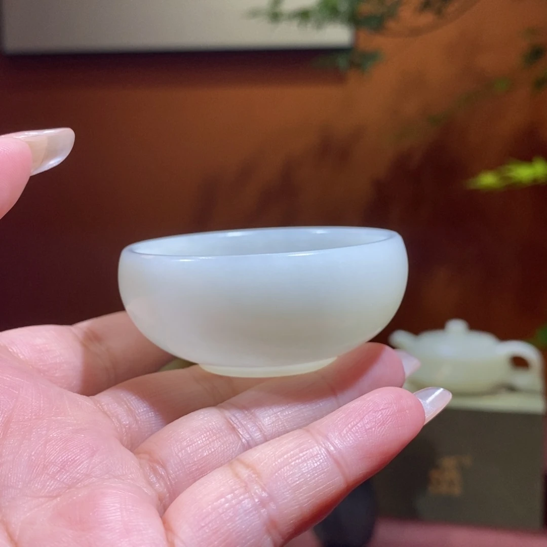 和田玉未镶嵌把件笑**生白玉杯
