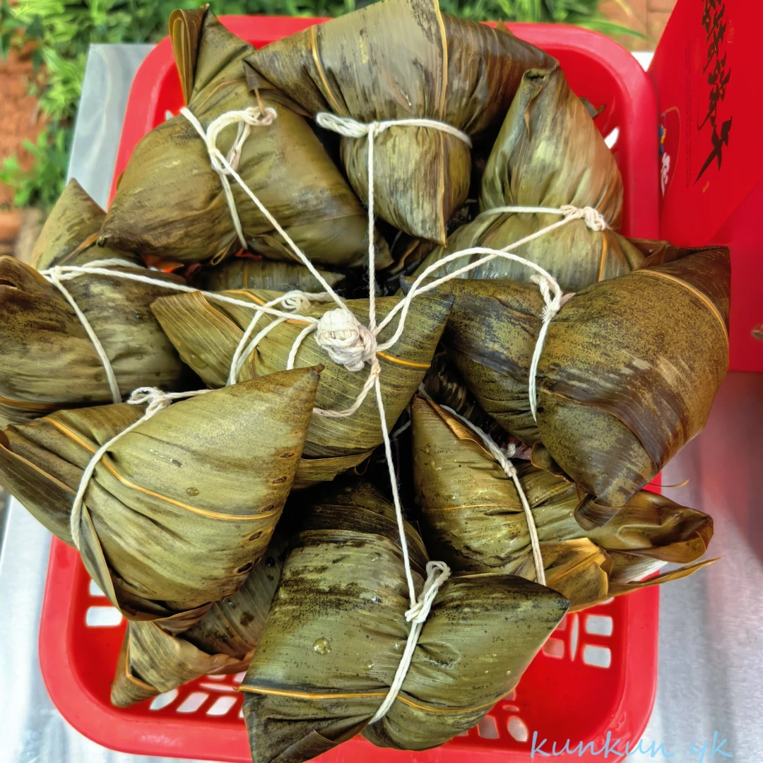 福建大肉粽，肥而不腻，软糯香甜，十几种配料，肉多料美，健康美食