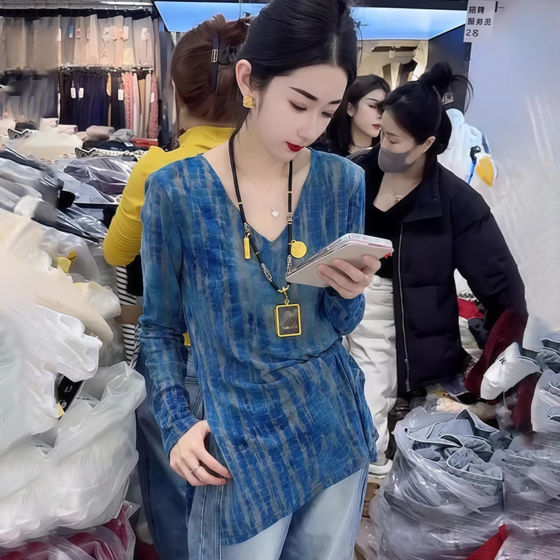 欧洲站2025秋季新款洋气小衫打底衫女百搭显瘦开叉V领设计感上衣