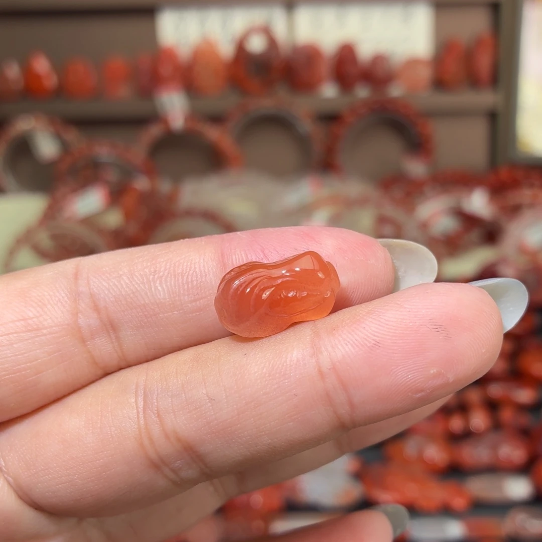 南红玛瑙未镶嵌颈饰通孔白菜