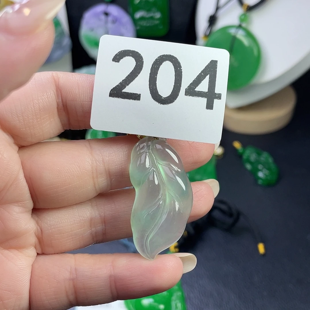 翡翠未镶嵌吊坠(赠链)