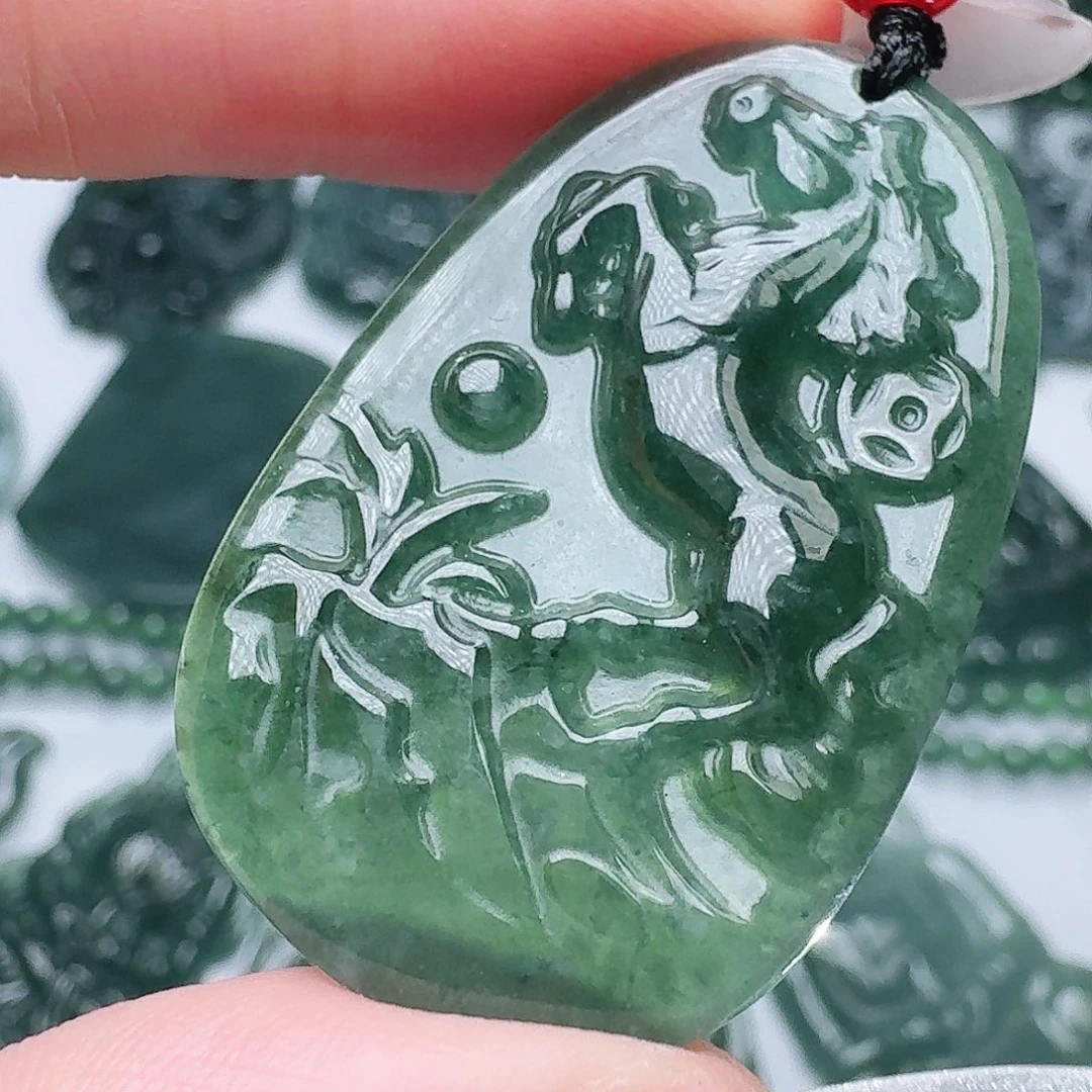 翡翠未镶嵌颈饰多样性发其一