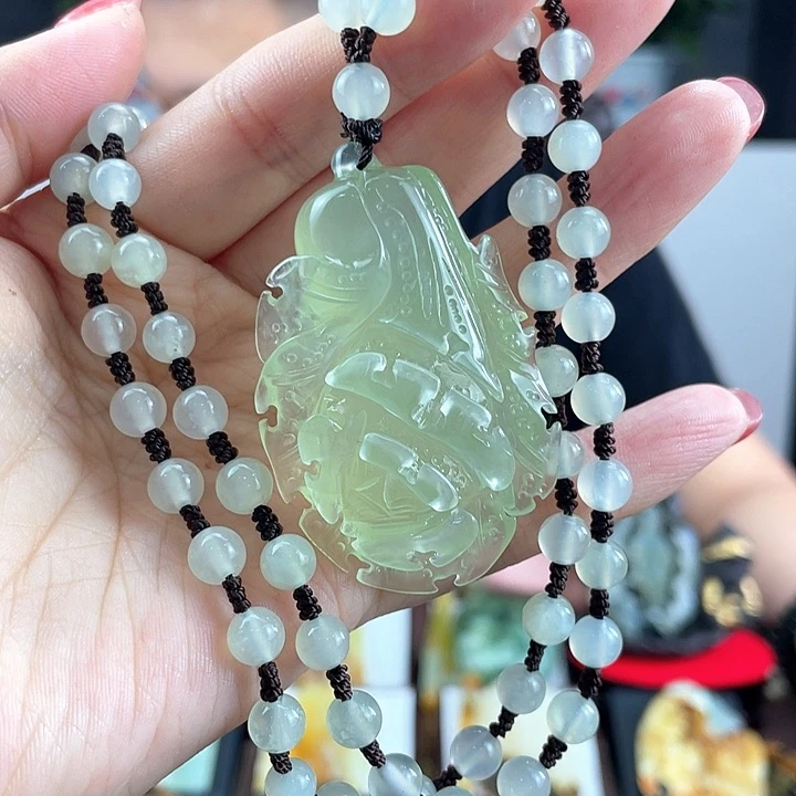 蛇纹石玉未镶嵌颈饰