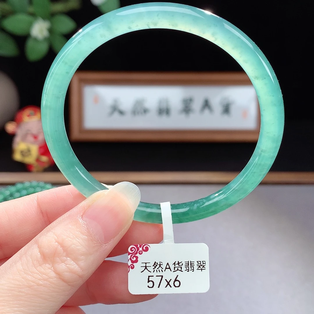 未镶嵌手镯（圆镯）翡翠