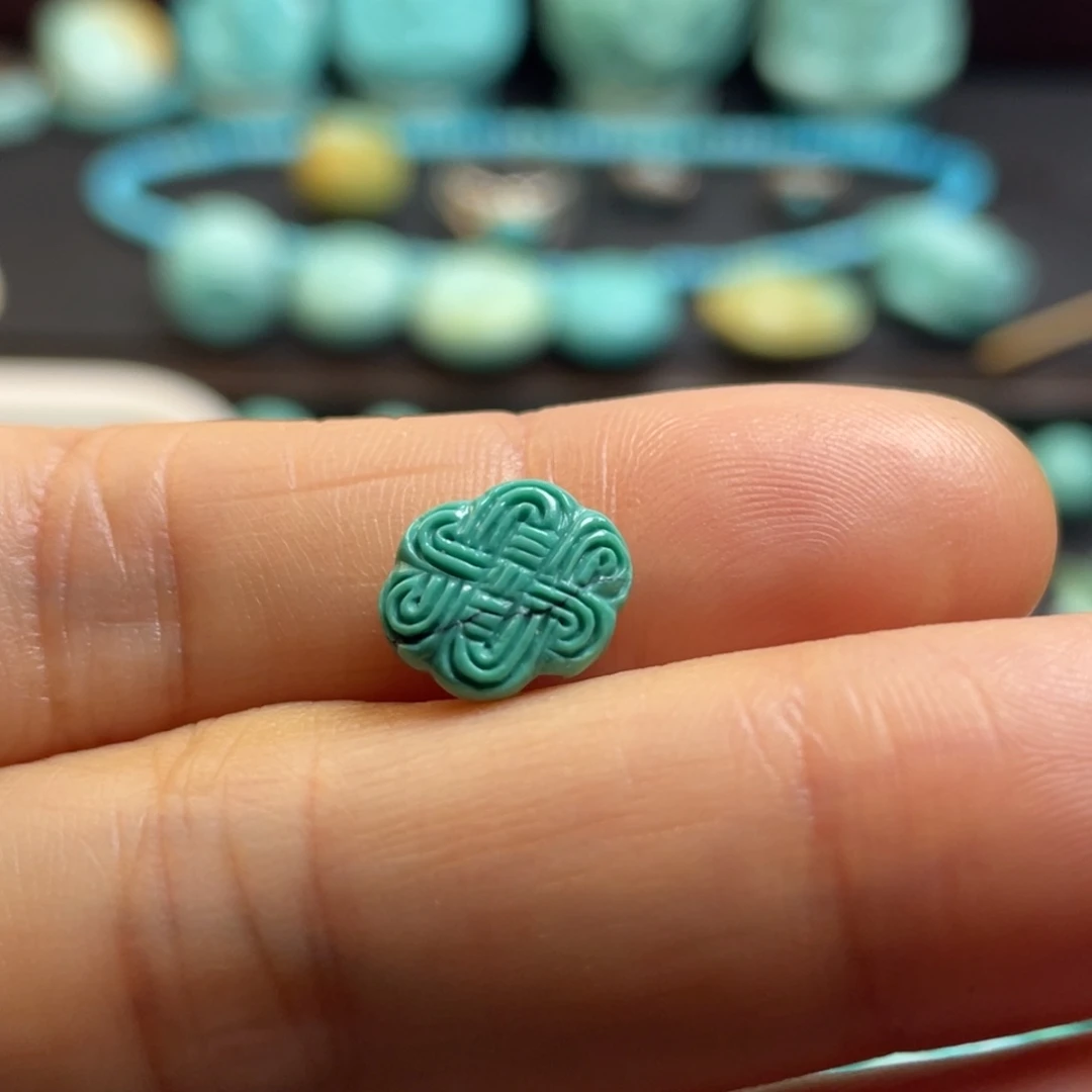 绿松石未镶嵌颈饰