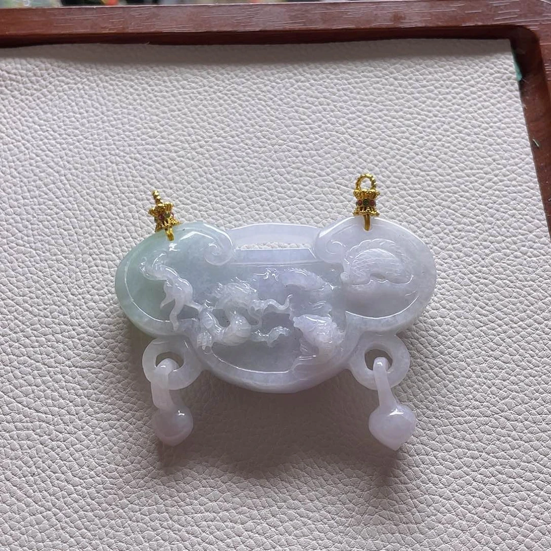 翡翠未镶嵌颈饰锁龙牌