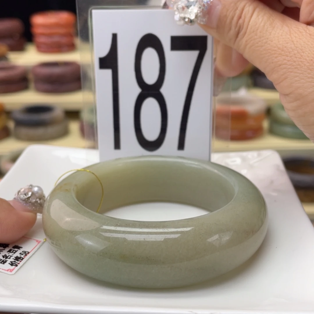 【闪购商品】石英质玉手镯未镶嵌