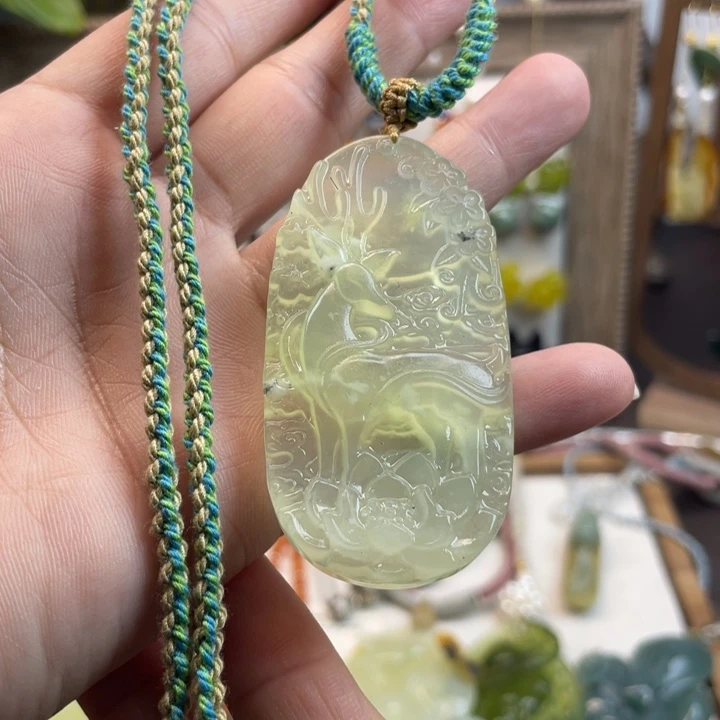 蛇纹石玉未镶嵌吊坠