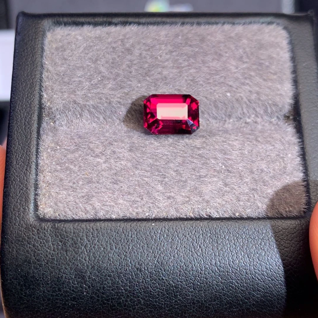 石榴石(紫牙乌)未镶嵌珠宝半成品4.18ct