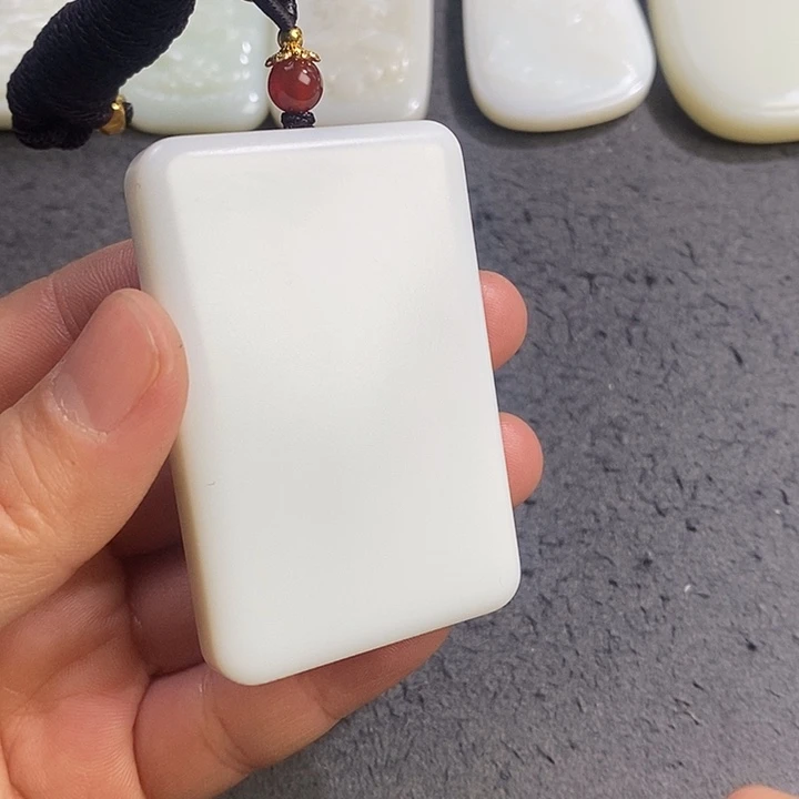 用***6和田玉未镶嵌颈饰