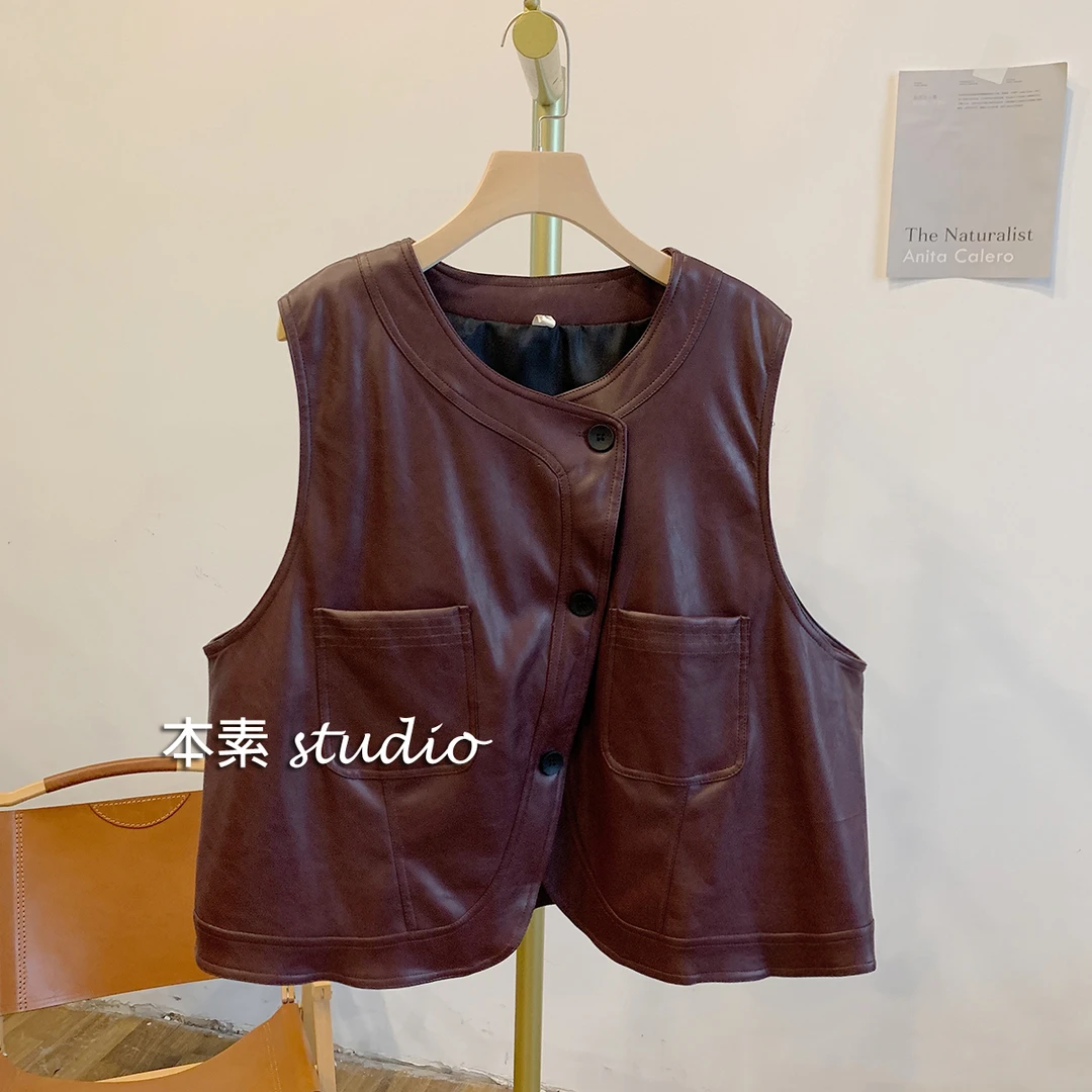 C1879双口袋斜门襟圆领皮马甲