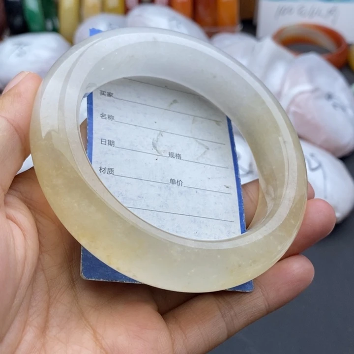 石英质玉未镶嵌手镯