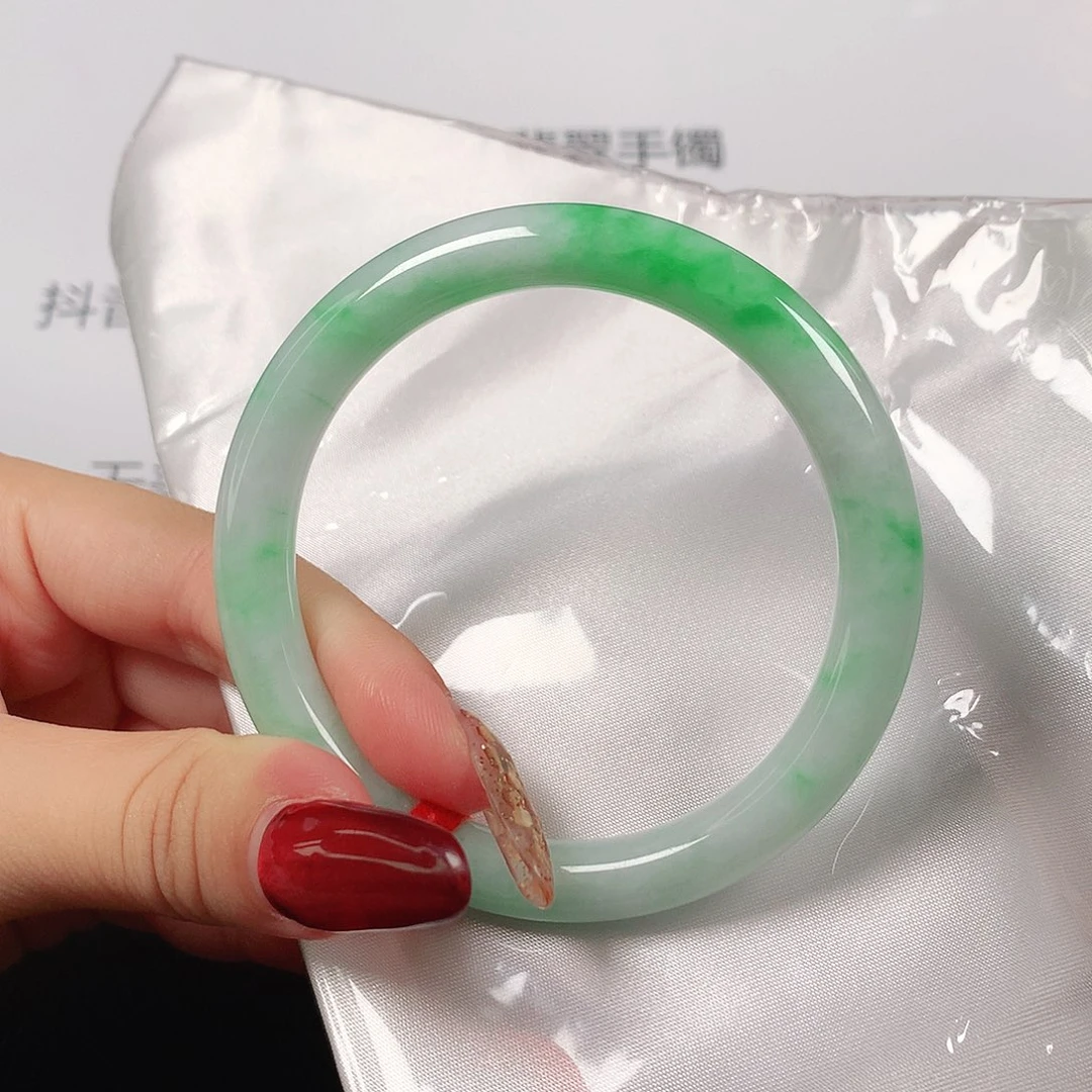 翡翠手镯未镶嵌缅甸天然555