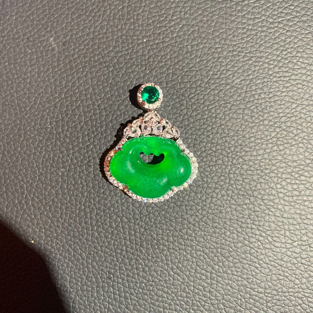 翡翠如意镶嵌吊坠（多样发其一）B220