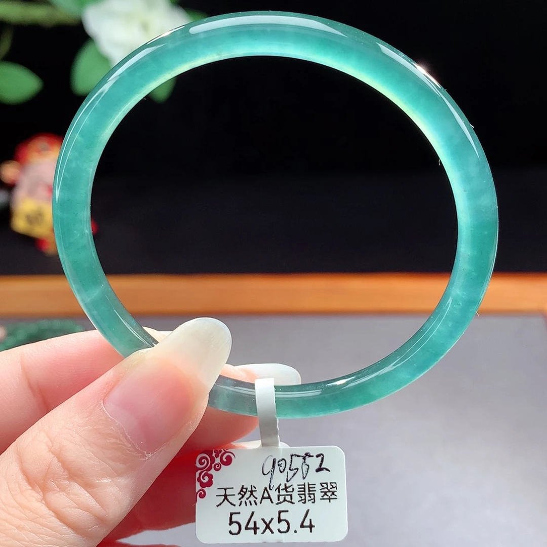 未镶嵌手镯（圆镯）翡翠