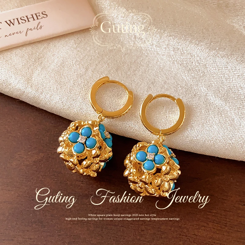 铜合金合成锆石耳饰 22408金色微镶绣球耳坠耳钉女款高级耳饰耳环