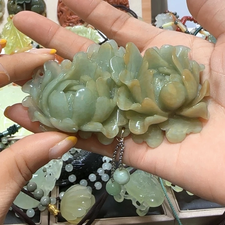 蛇纹石玉未镶嵌吊坠