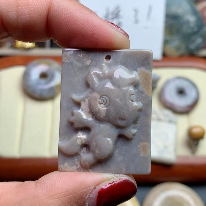 硅化珊瑚（珊瑚玉）颈饰足银镀金镶嵌