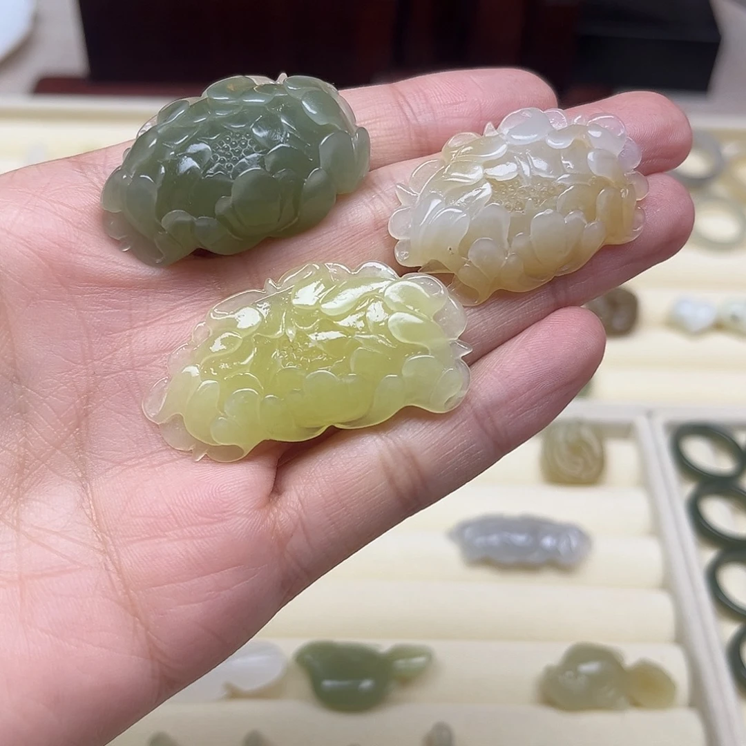 浅***然和田玉未镶嵌珠宝半成品