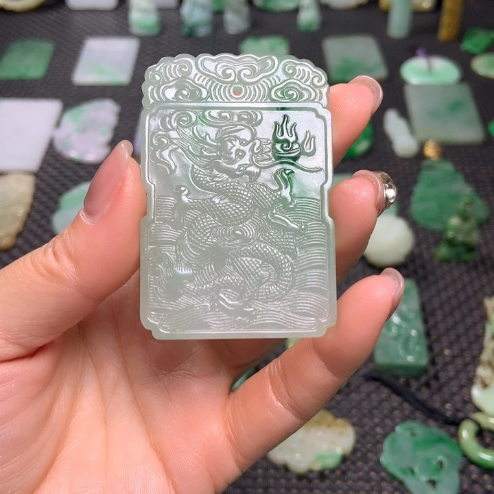 翡翠挂件未镶嵌北**姨