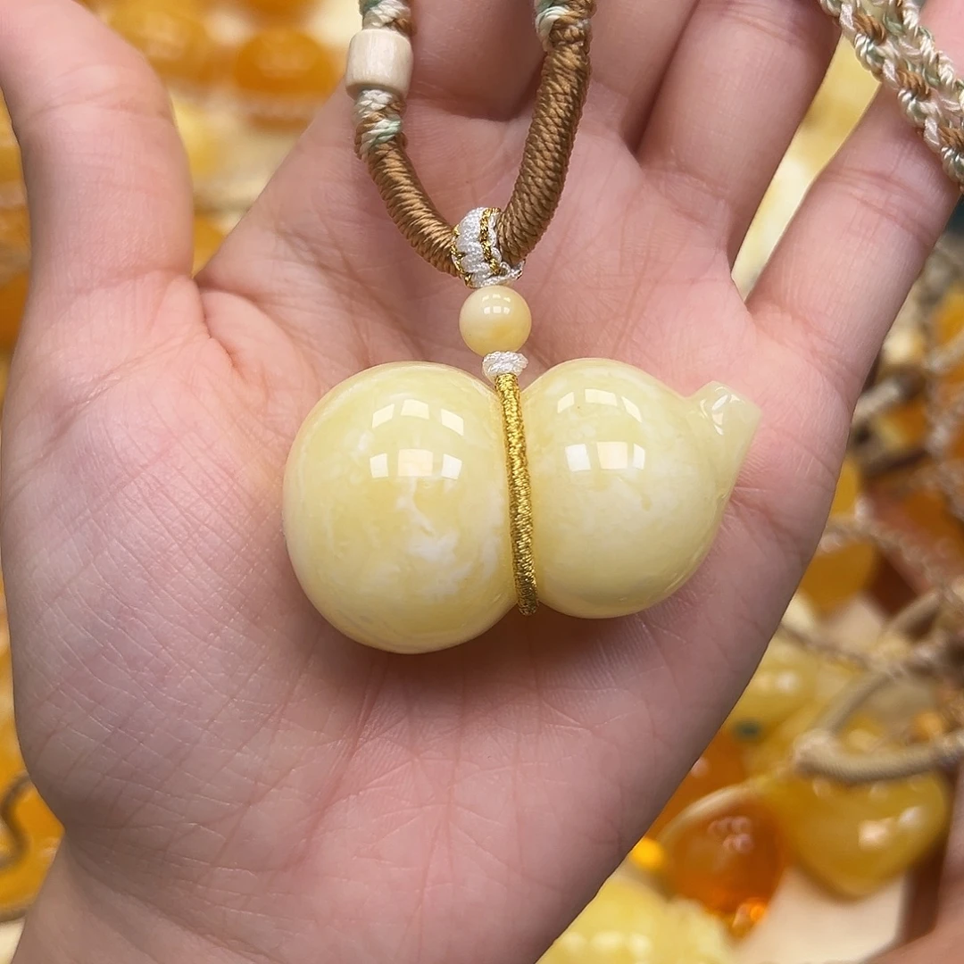 琥珀未镶嵌颈饰蜜蜡