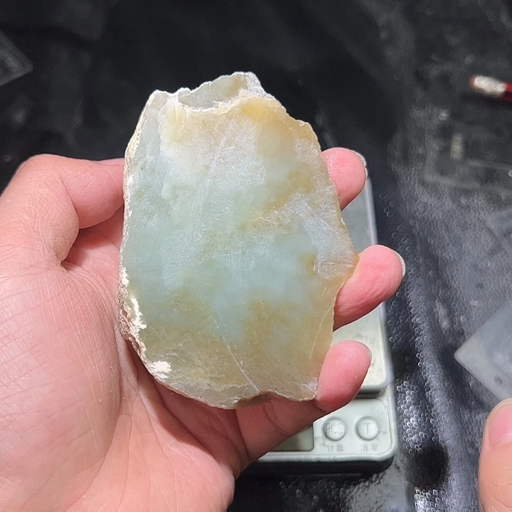 和田玉（糖玉）未镶嵌珠宝奇石