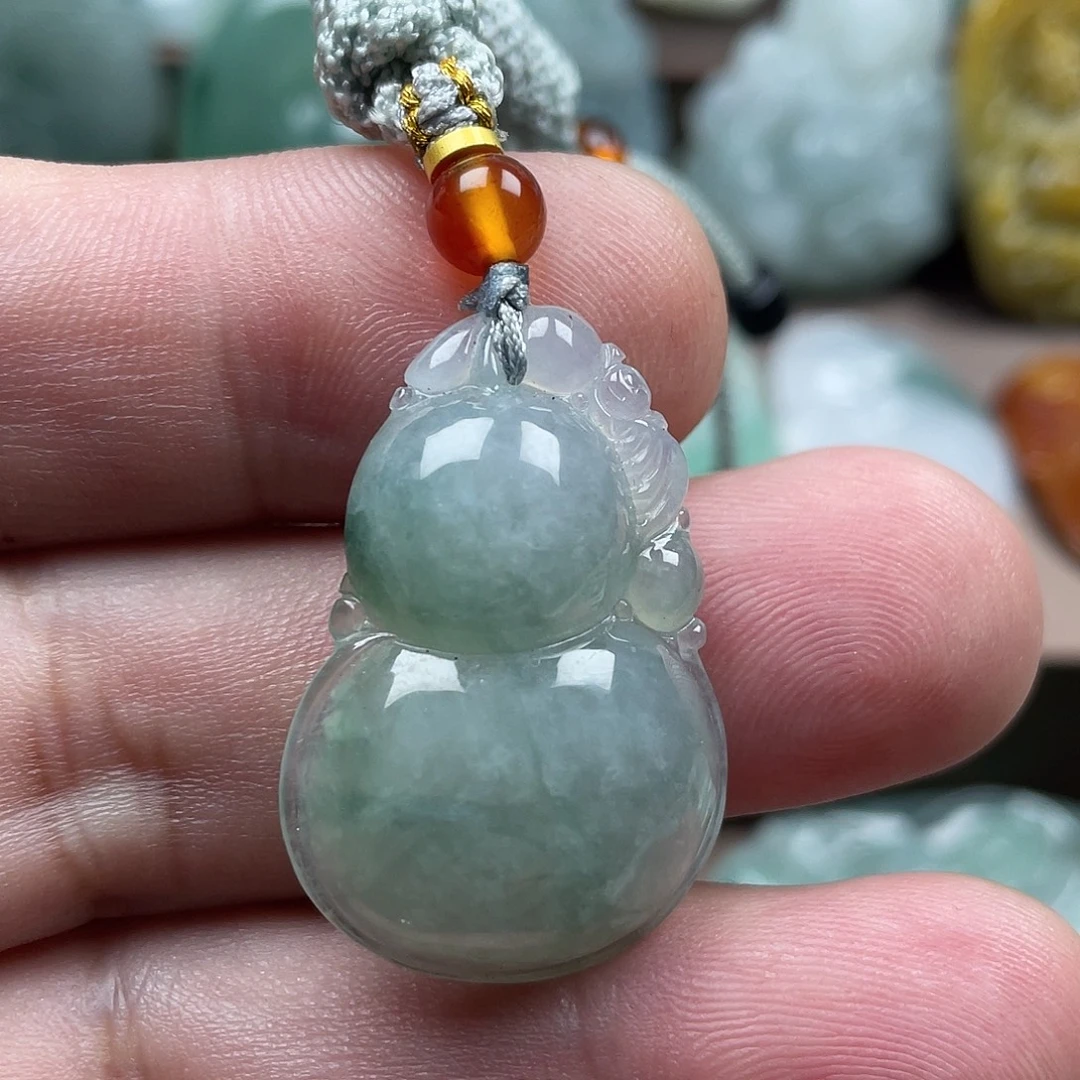 翡翠未镶嵌颈饰葫芦