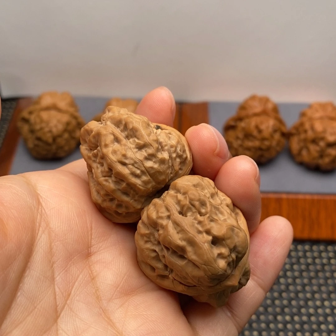 文玩核桃把件白茬三角边30左右