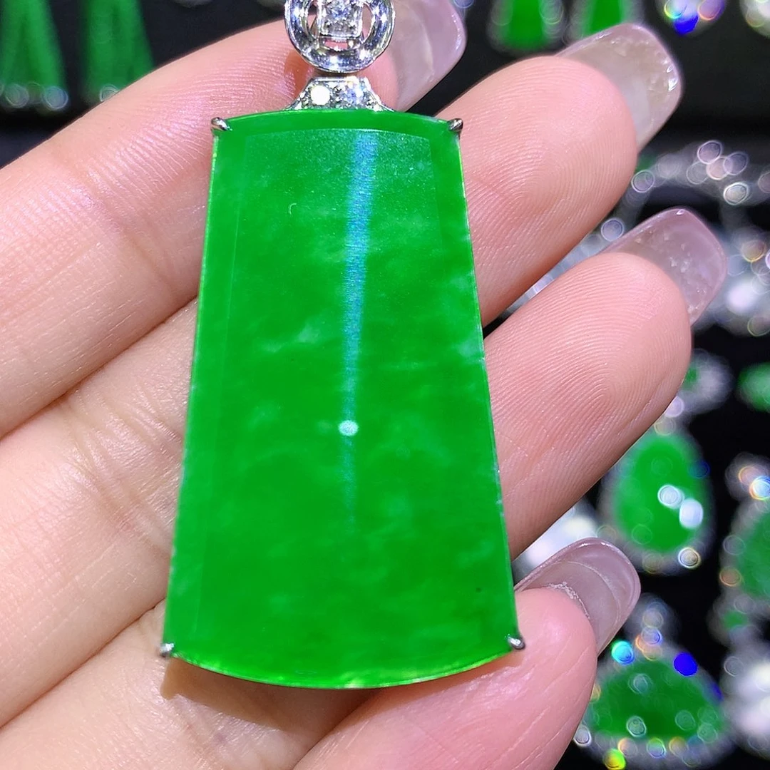 翡翠18K金镶嵌颈饰高冰满绿