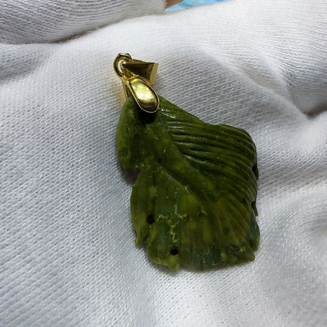 绿松石未镶嵌颈饰