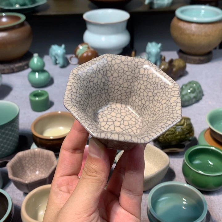 龙泉青瓷哥窑白釉八方