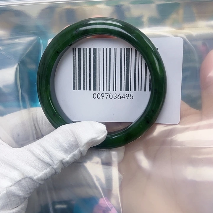 和田玉未镶嵌手镯微瑕57