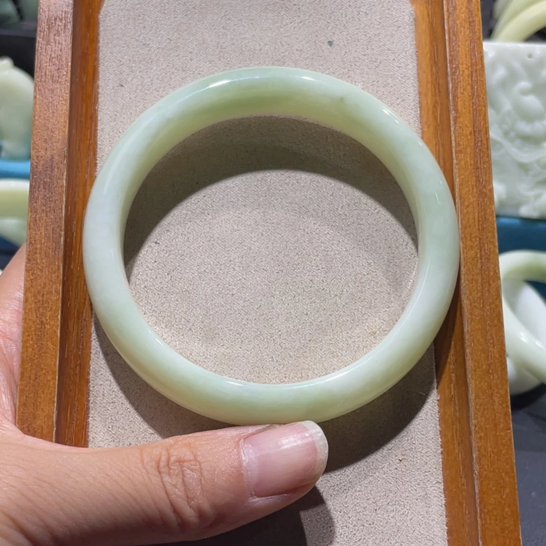 蓝田玉（蛇纹石化大理石玉）手镯未镶嵌开****?