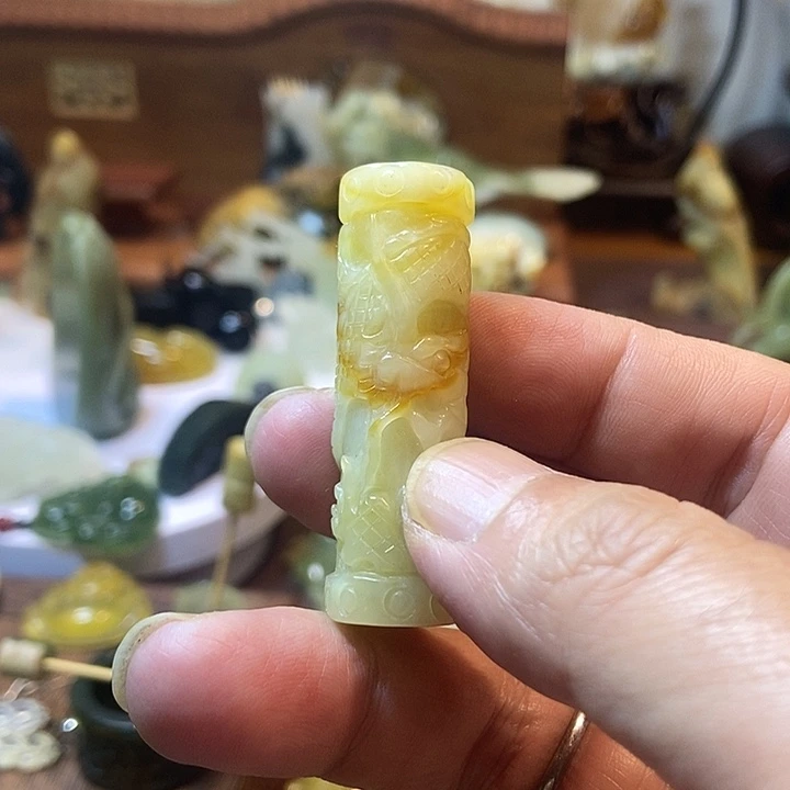 蛇纹石玉未镶嵌珠宝奇石