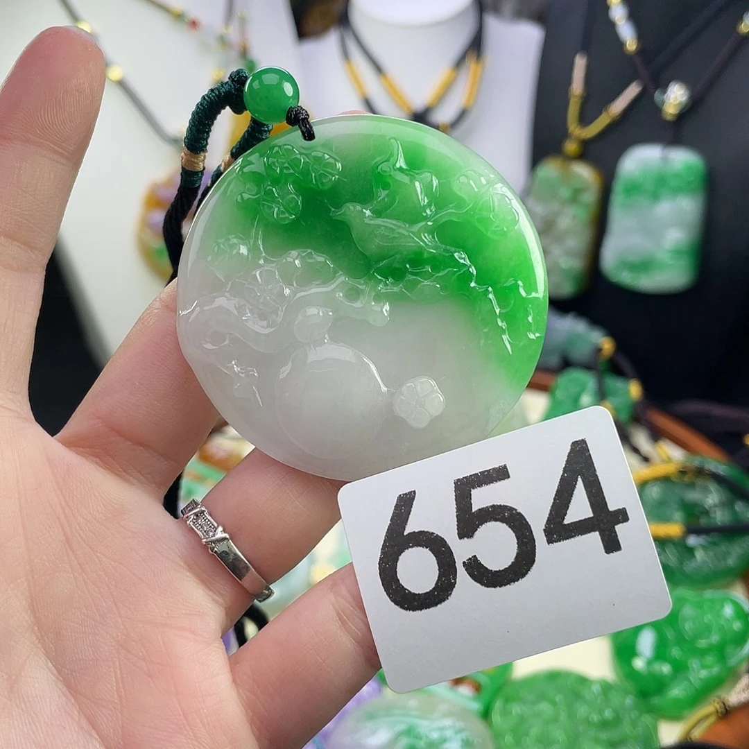 翡翠未镶嵌吊坠(赠链)