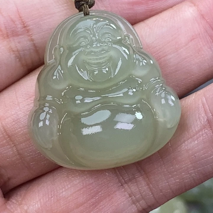 徐****颈饰未镶嵌和田玉