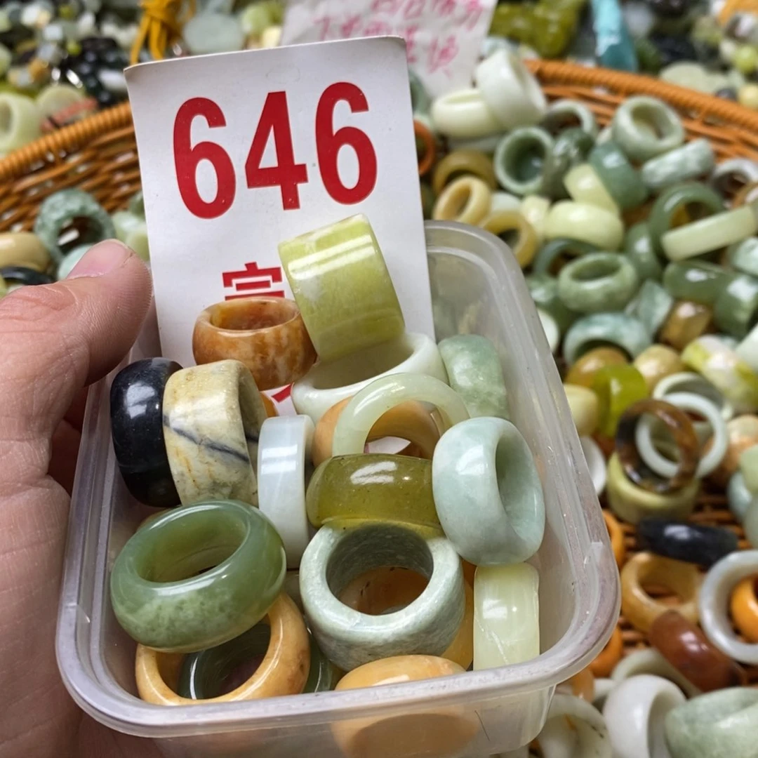 蛇纹石玉挂坠未镶嵌