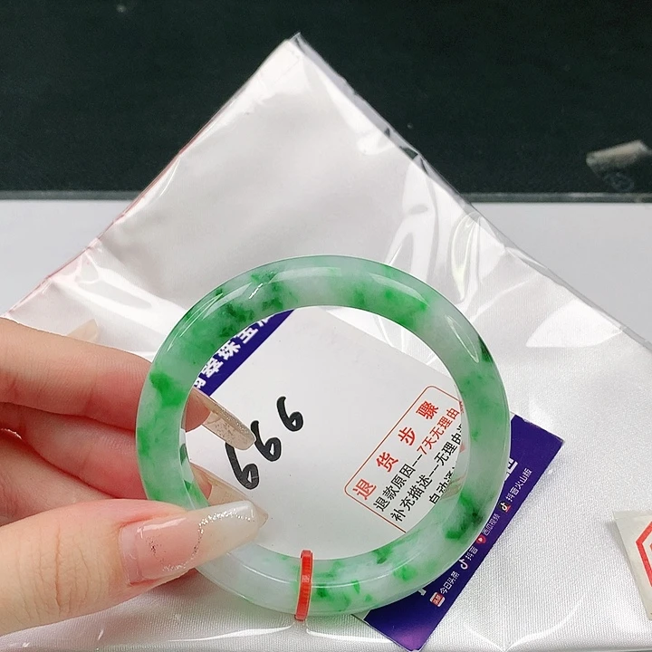 翡翠手镯未镶嵌翡翠手镯