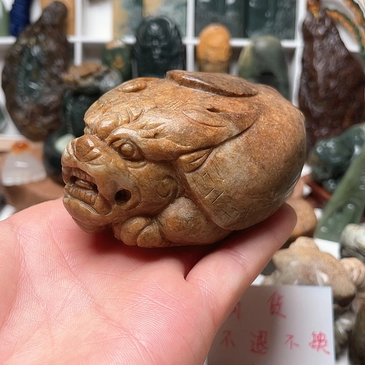 未镶嵌岫岩河磨玉（透闪石质玉）把件章*