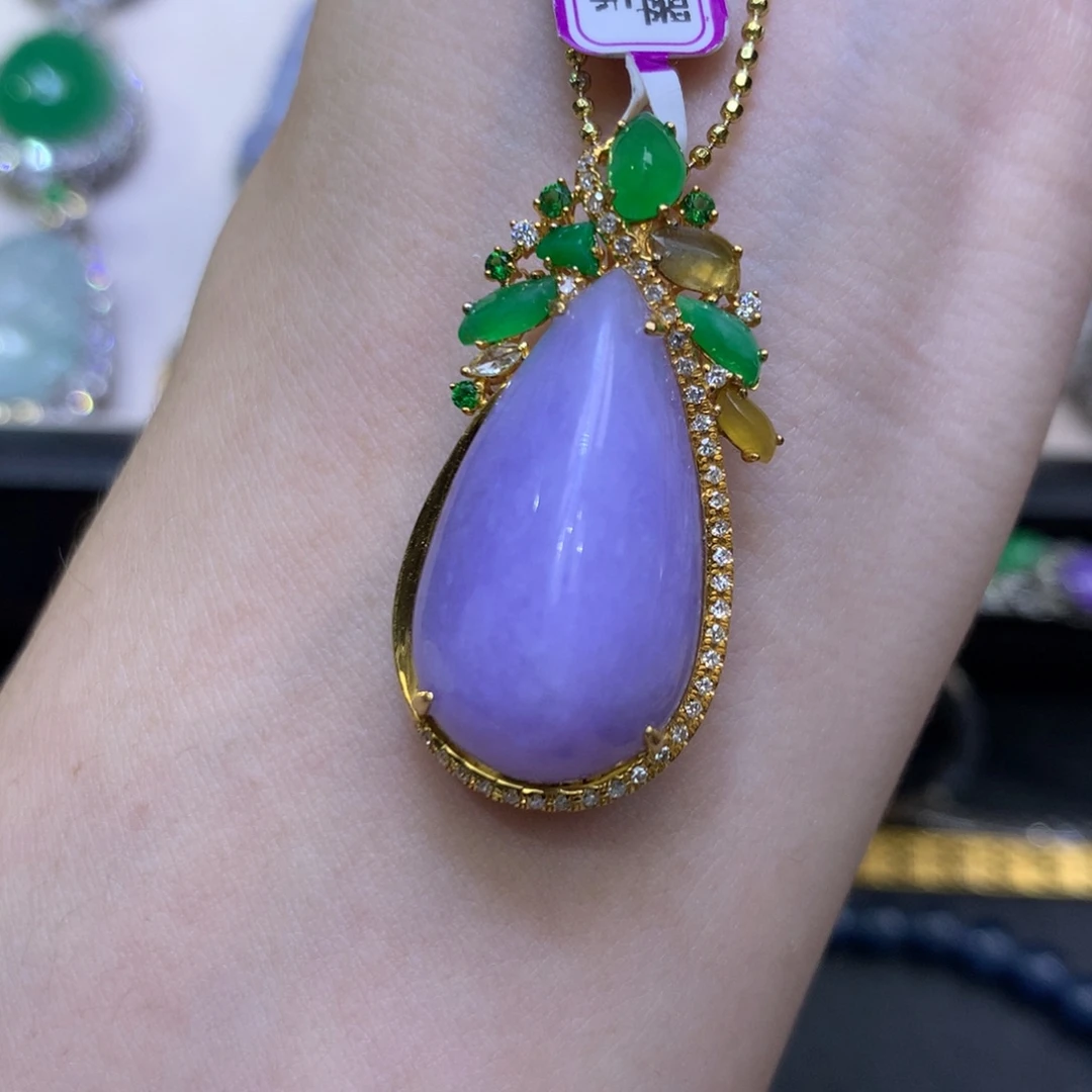 翡翠18K金镶嵌颈饰