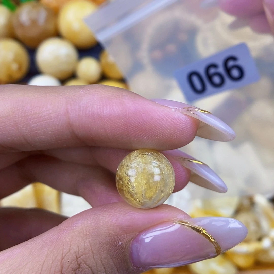 巴***u未镶嵌琥珀珠宝奇石12.4