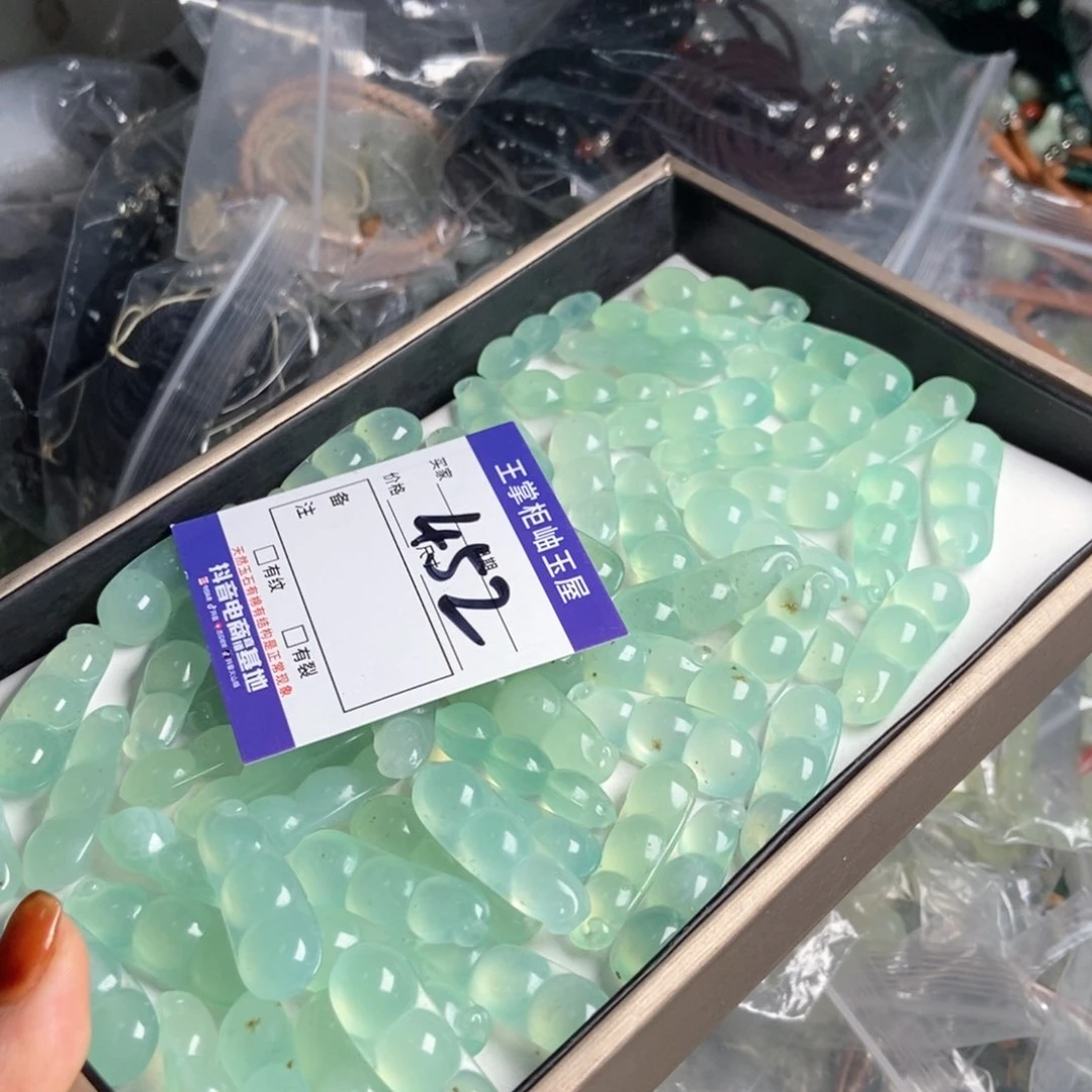 岫玉吊坠吊坠未镶嵌多样性，发一个