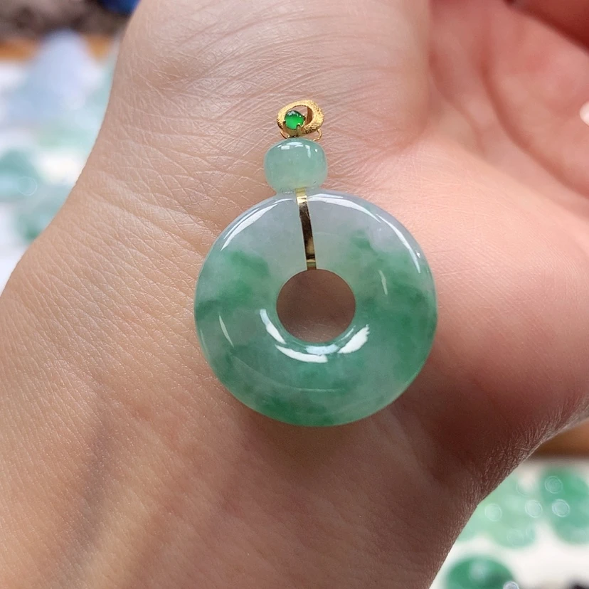 【闪购商品】翡翠18K金镶嵌吊坠(赠链)