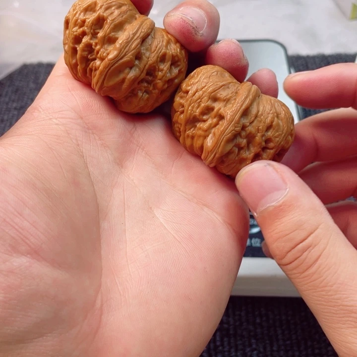 余***i文玩核桃吊坠元宝