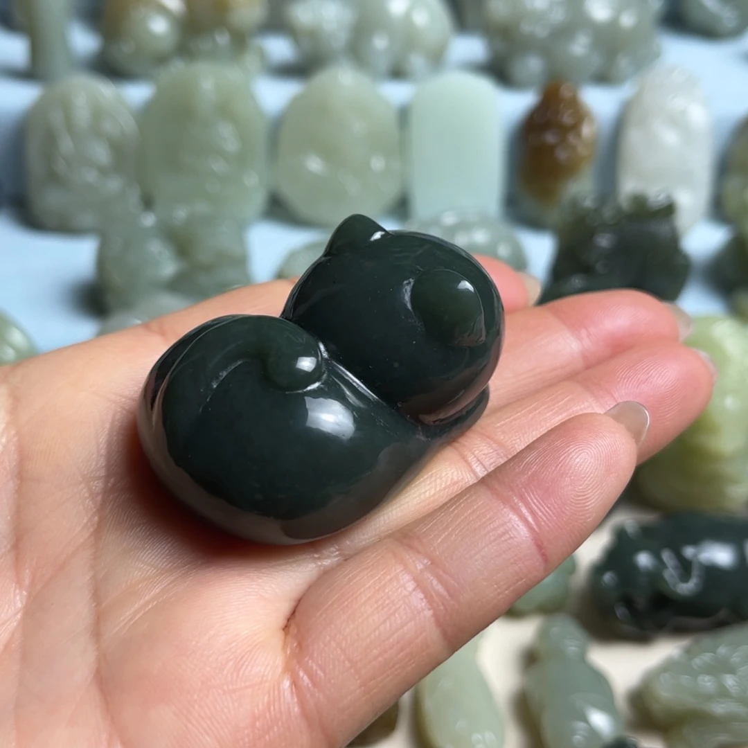 和田玉未镶嵌把件