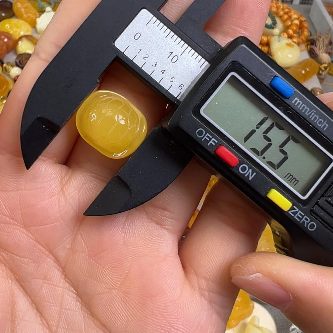 未镶嵌蜜蜡裸石蜜蜡